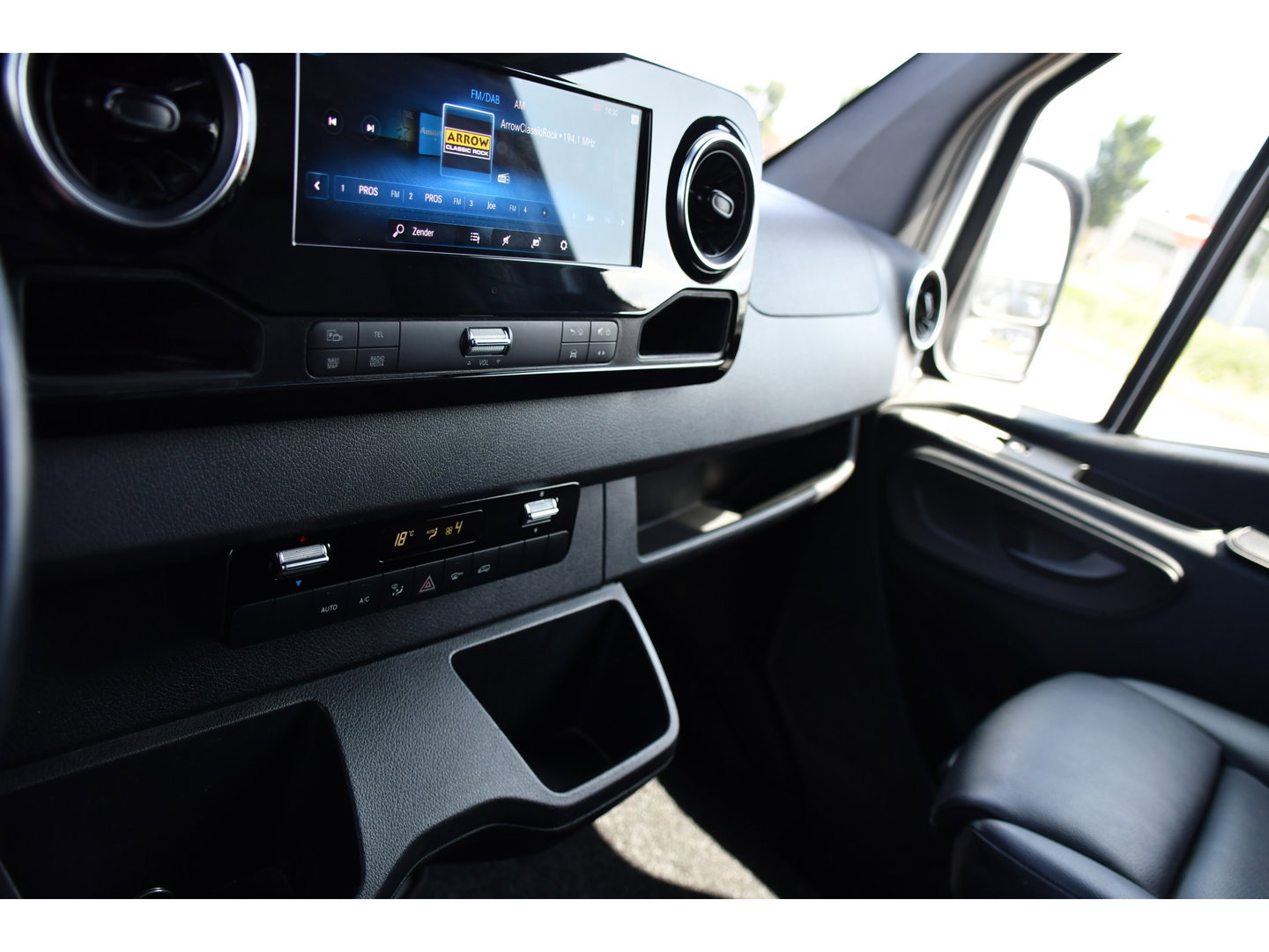 Mercedes-Benz Sprinter 319 V6 3.0 CDI L2H1 PB Edition 360 Camera, Adaptieve Cruise, Carplay, 3500kg Trekhaak, LED, 10,5'' Mbux, Sensoren, Leder, Stoelverwarming, Uniek!