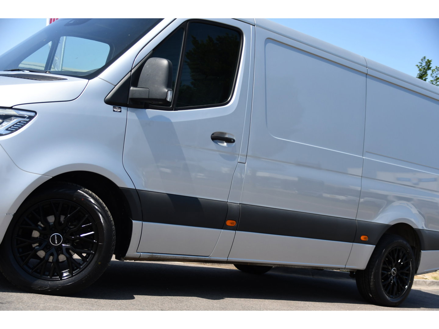 Mercedes-Benz Sprinter 319 V6 3.0 CDI L2H1 PB Edition 360 Camera, Adaptieve Cruise, Carplay, 3500kg Trekhaak, LED, 10,5'' Mbux, Sensoren, Leder, Stoelverwarming, Uniek!