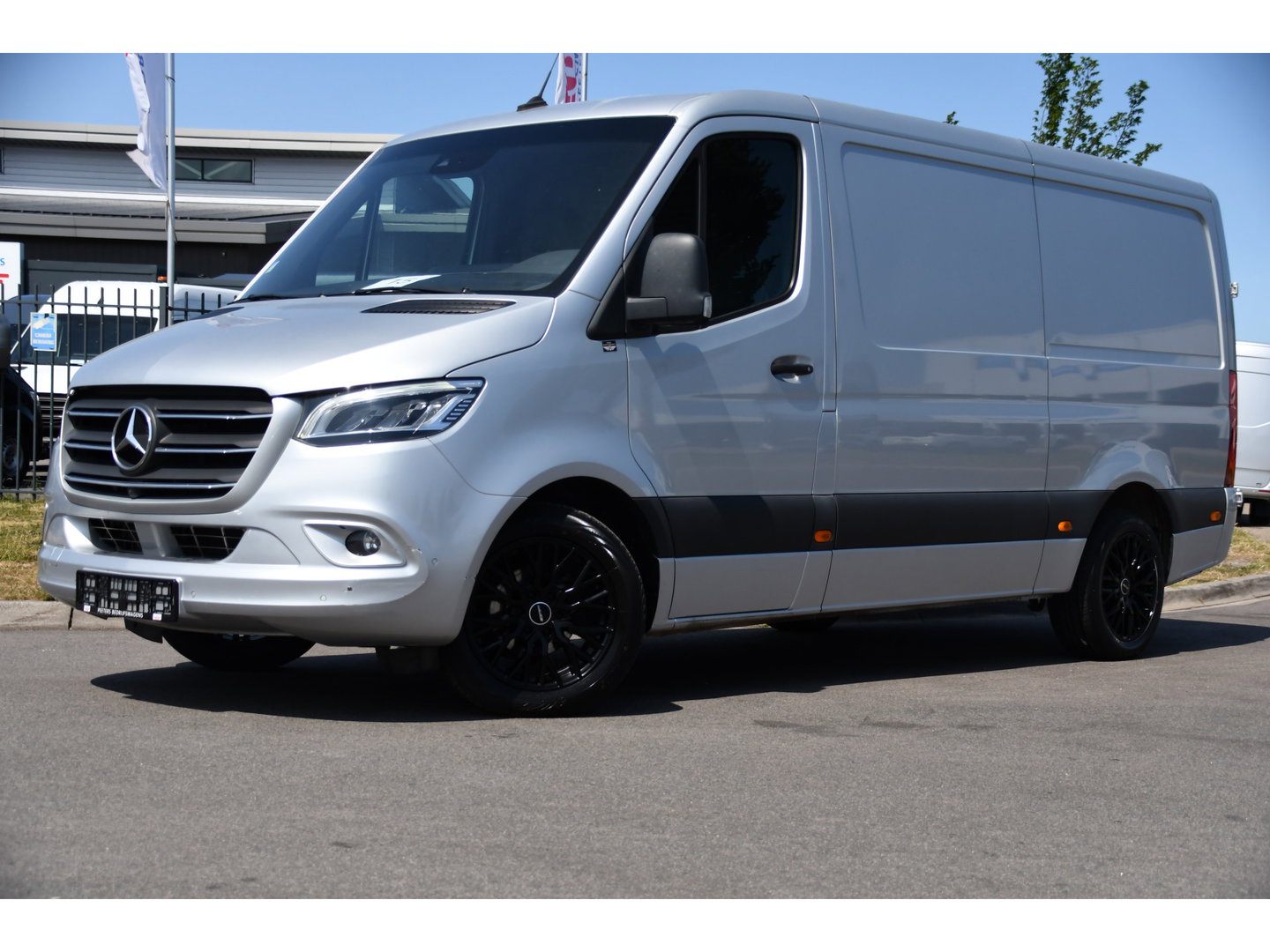 Mercedes-Benz Sprinter 319 V6 3.0 CDI L2H1 PB Edition 360 Camera, Adaptieve Cruise, Carplay, 3500kg Trekhaak, LED, 10,5'' Mbux, Sensoren, Leder, Stoelverwarming, Uniek!