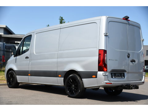 Mercedes-Benz Sprinter 319 V6 3.0 CDI L2H1 PB Edition 360 Camera, Adaptieve Cruise, Carplay, 3500kg Trekhaak, LED, 10,5'' Mbux, Sensoren, Leder, Stoelverwarming, Uniek!