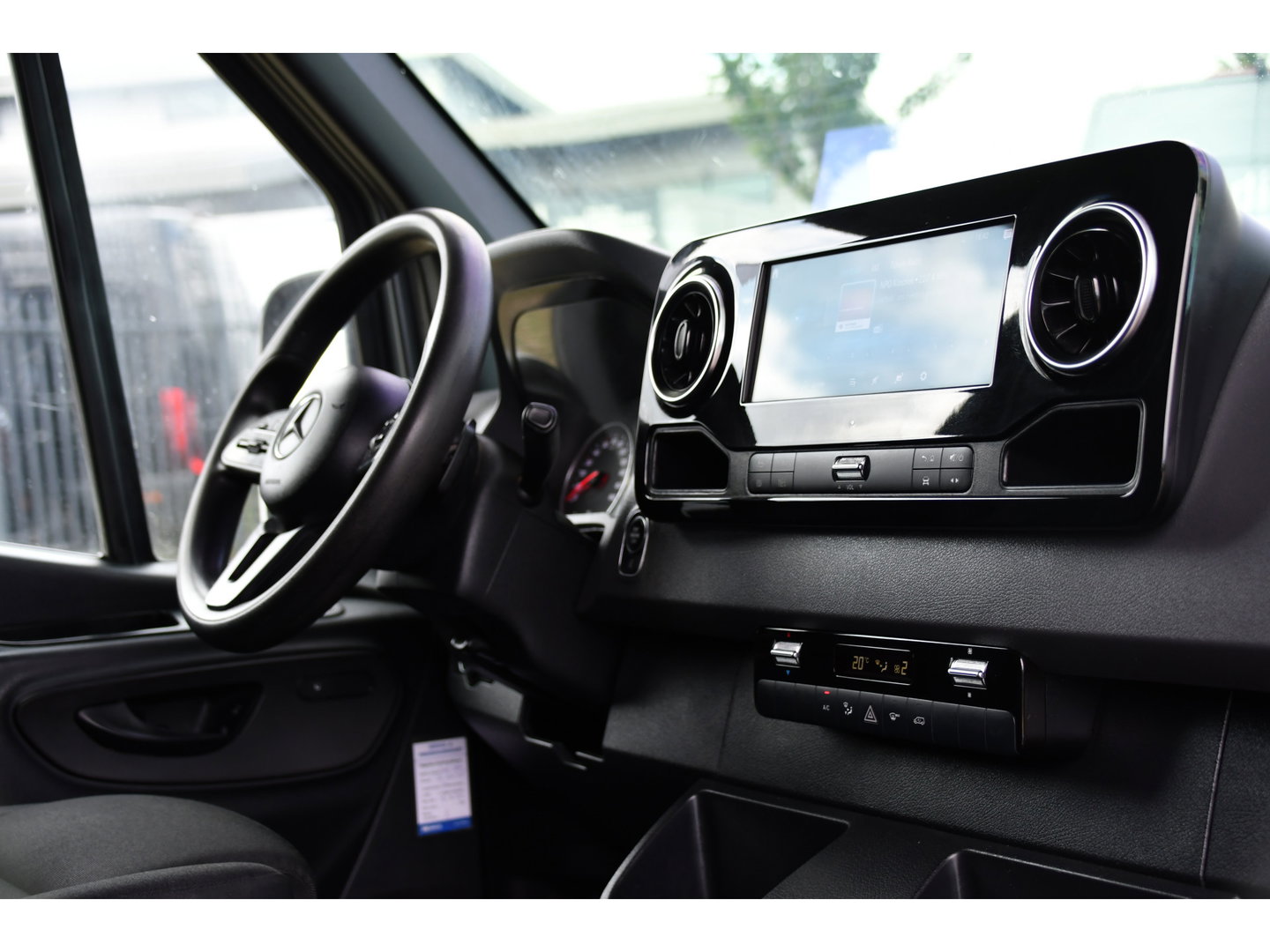 Mercedes-Benz Sprinter 316 2.2 CDI L2H1 PB Edition Camera, Cruise, Carplay, LED, 3500kg Trekhaak, 10,5'' Mbux, Stoelverwarming, Sensoren, Uniek!