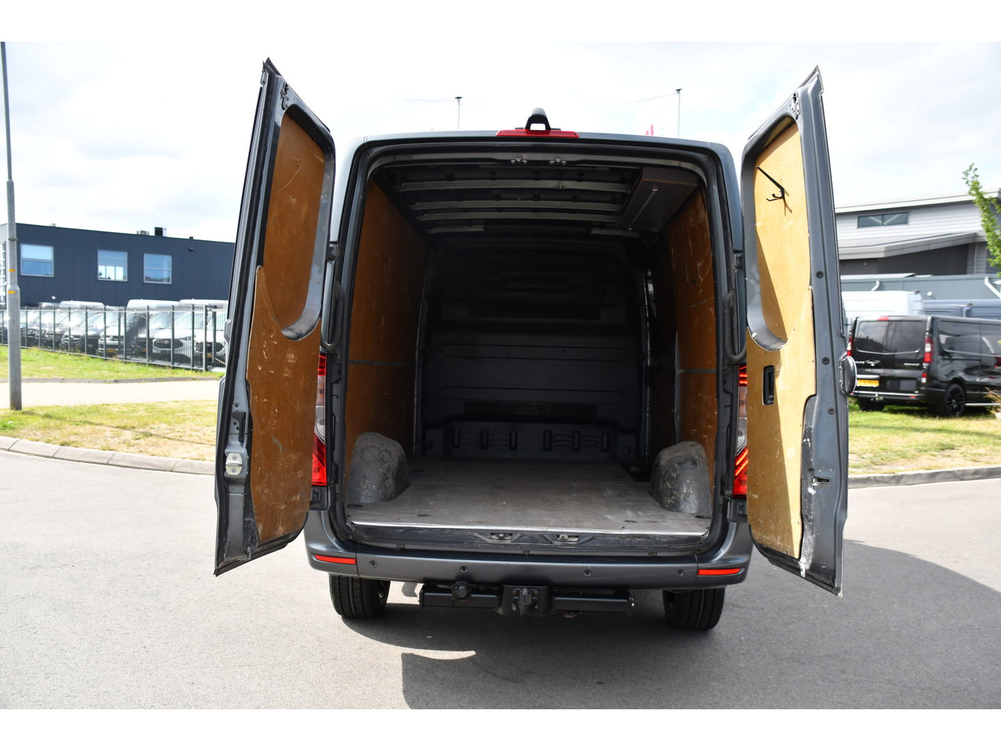 Mercedes-Benz Sprinter 316 2.2 CDI L2H1 PB Edition Camera, Cruise, Carplay, LED, 3500kg Trekhaak, 10,5'' Mbux, Stoelverwarming, Sensoren, Uniek!