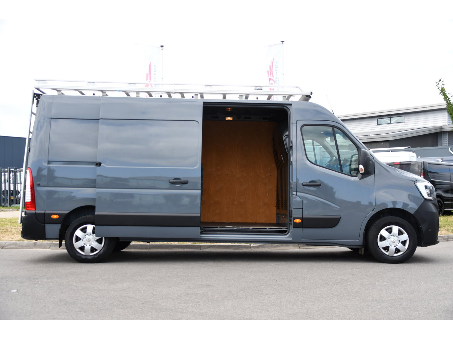 Renault Master T35 2.3 dCi 150 L3H2 Edition Glasresteel! Camera, Cruise, LED, Automaat, 150pk, multimedia, Leder, Trekhaak, Sensoren, Uniek! Glaswagen, Imperiaal, Glas resteel, Glas, Bouw