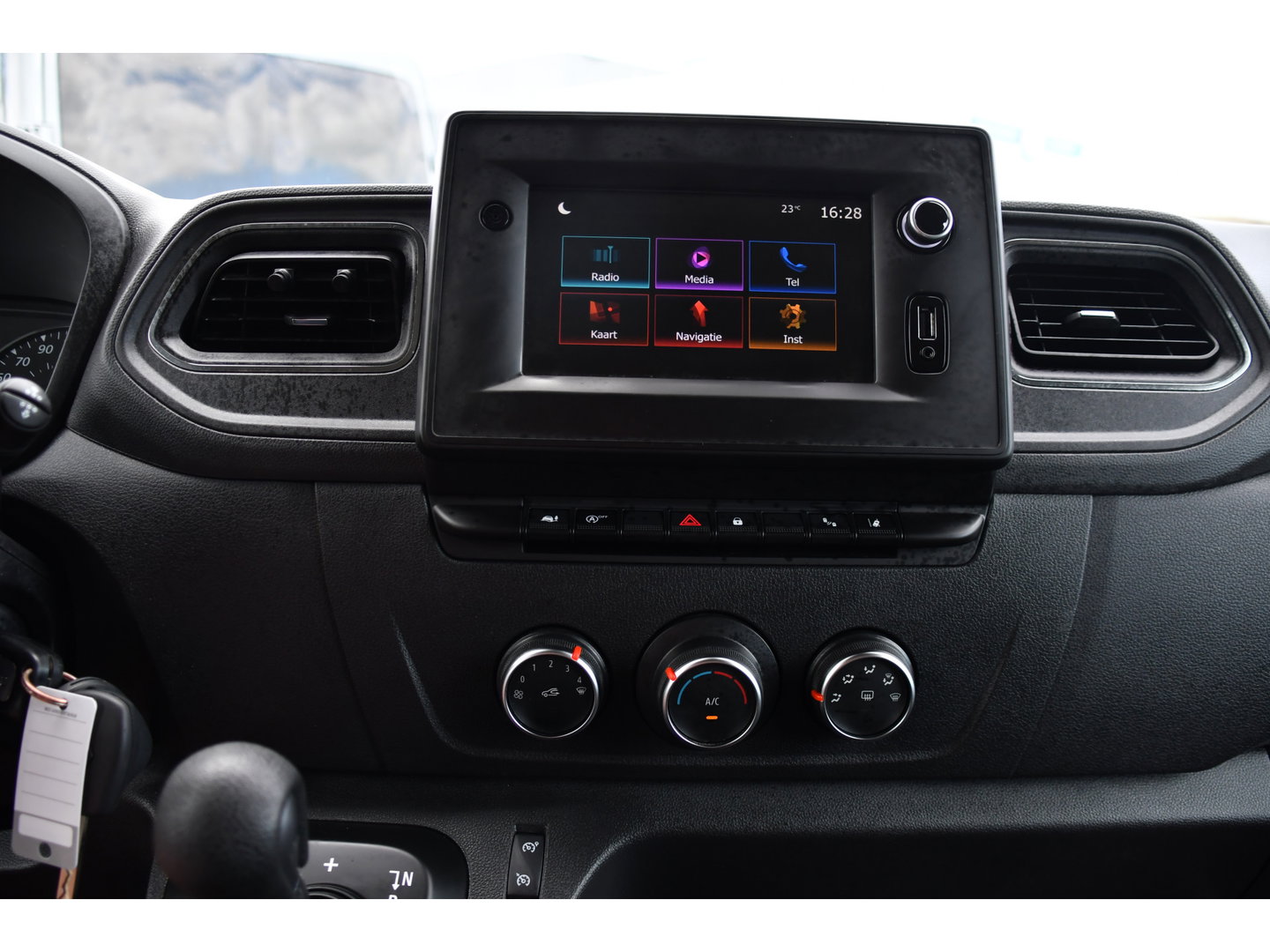 Renault Master T35 2.3 dCi 150 L3H2 Edition Glasresteel! Camera, Cruise, LED, Automaat, 150pk, multimedia, Leder, Trekhaak, Sensoren, Uniek! Glaswagen, Imperiaal, Glas resteel, Glas, Bouw