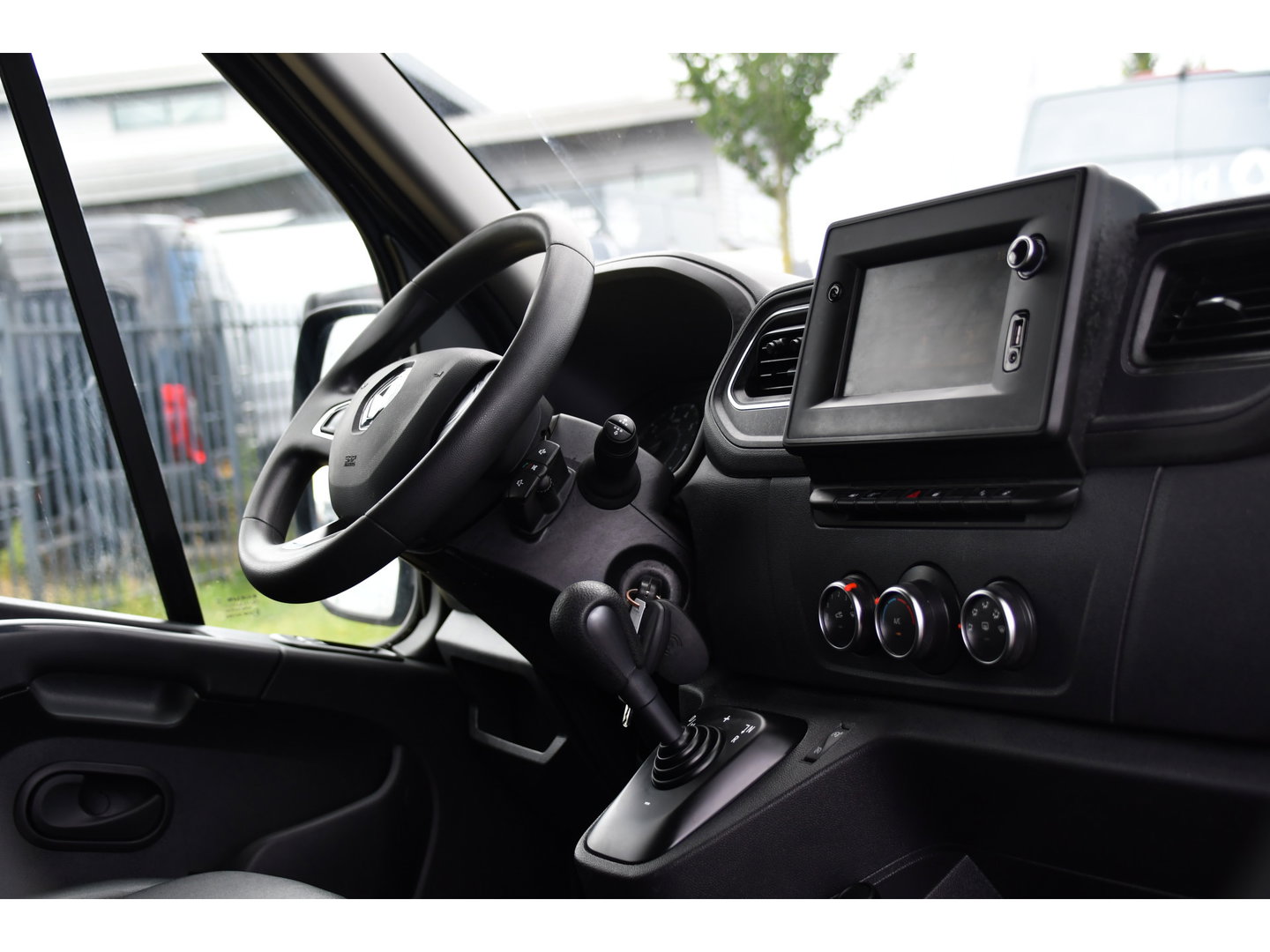 Renault Master T35 2.3 dCi 150 L3H2 Edition Glasresteel! Camera, Cruise, LED, Automaat, 150pk, multimedia, Leder, Trekhaak, Sensoren, Uniek! Glaswagen, Imperiaal, Glas resteel, Glas, Bouw