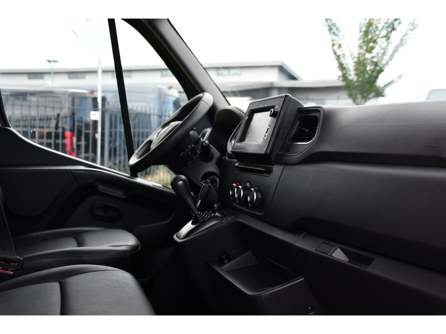Renault Master T35 2.3 dCi 150 L3H2 Edition Glasresteel! Camera, Cruise, LED, Automaat, 150pk, multimedia, Leder, Trekhaak, Sensoren, Uniek! Glaswagen, Imperiaal, Glas resteel, Glas, Bouw