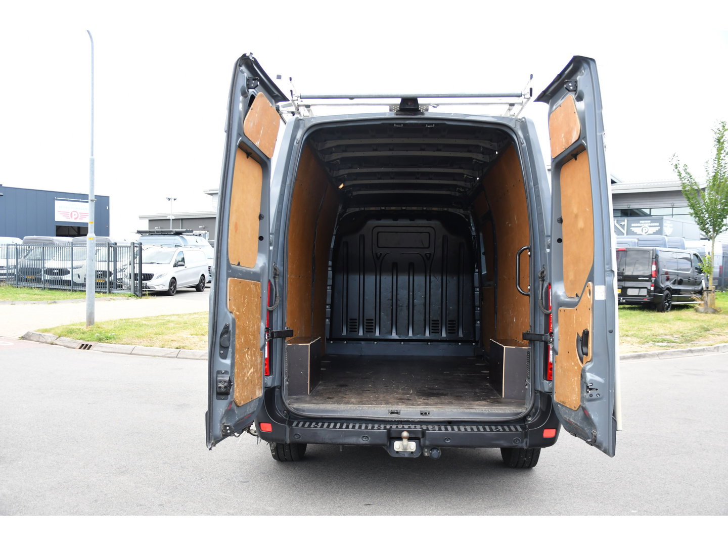 Renault Master T35 2.3 dCi 150 L3H2 Edition Glasresteel! Camera, Cruise, LED, Automaat, 150pk, multimedia, Leder, Trekhaak, Sensoren, Uniek! Glaswagen, Imperiaal, Glas resteel, Glas, Bouw