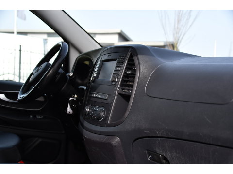 Mercedes-Benz Vito 116 CDI L2 Black Edition Camera, Cruise, LED, 164pk, Trekhaak, Leder, Multimedia, Automaat, Sensoren, Uniek!