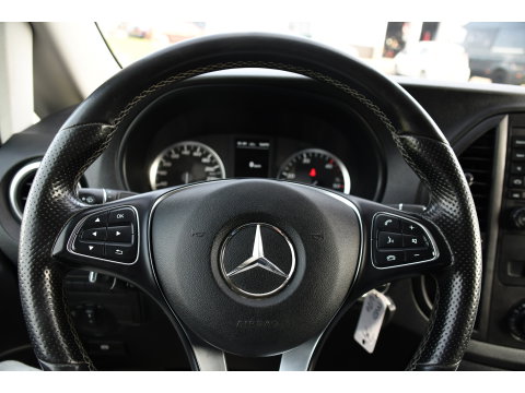 Mercedes-Benz Vito 116 CDI L2 Black Edition Camera, Cruise, LED, 164pk, Trekhaak, Leder, Multimedia, Automaat, Sensoren, Uniek!