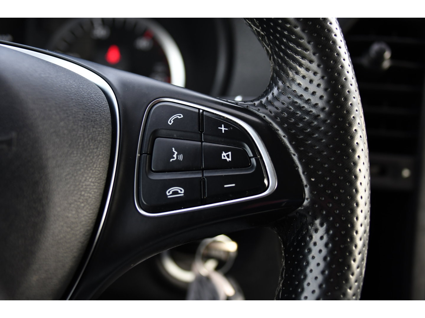 Mercedes-Benz Vito 116 CDI L2 Black Edition Camera, Cruise, LED, 164pk, Trekhaak, Leder, Multimedia, Automaat, Sensoren, Uniek!