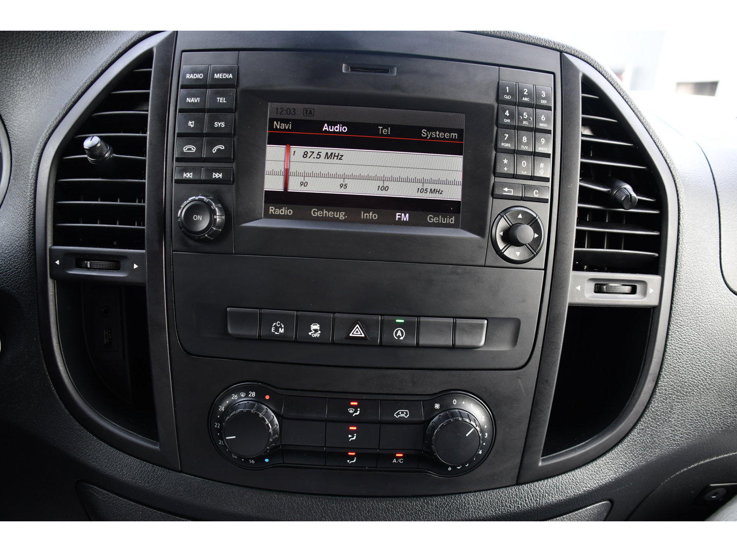 Mercedes-Benz Vito 116 CDI L2 Black Edition Camera, Cruise, LED, 164pk, Trekhaak, Leder, Multimedia, Automaat, Sensoren, Uniek!