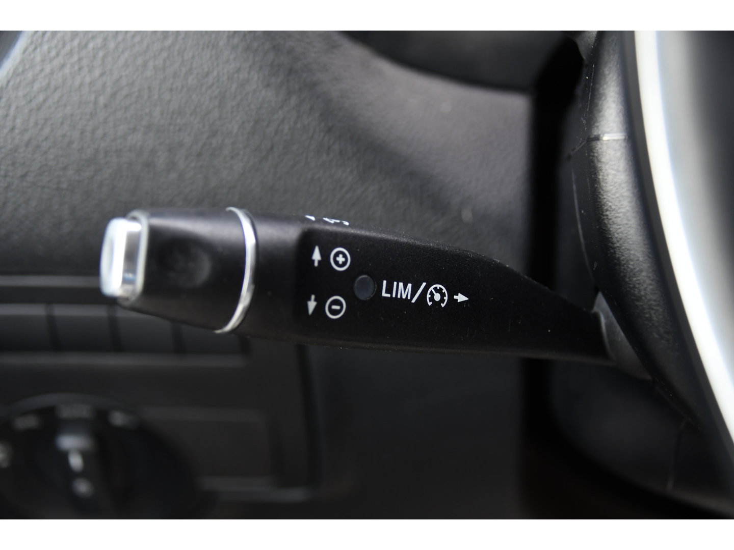 Mercedes-Benz Vito 116 CDI L2 Black Edition Camera, Cruise, LED, 164pk, Trekhaak, Leder, Multimedia, Automaat, Sensoren, Uniek!