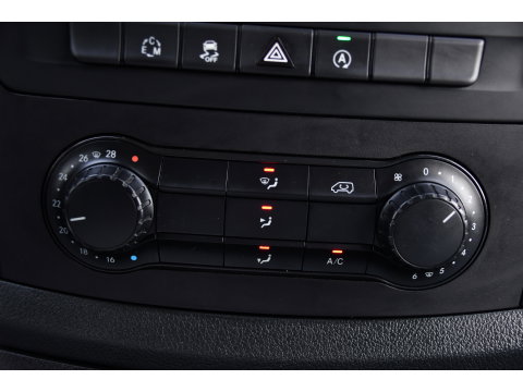 Mercedes-Benz Vito 116 CDI L2 Black Edition Camera, Cruise, LED, 164pk, Trekhaak, Leder, Multimedia, Automaat, Sensoren, Uniek!