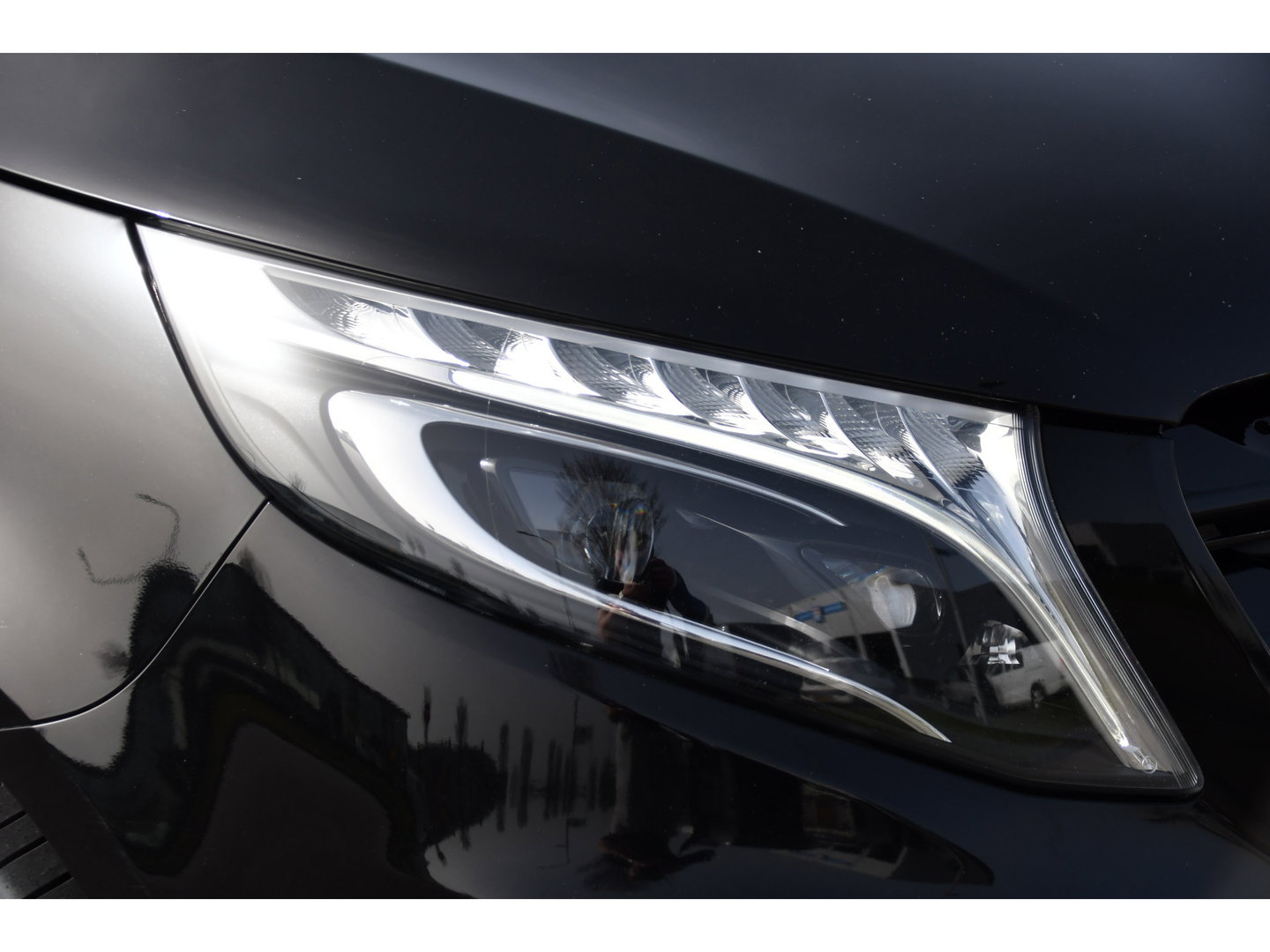 Mercedes-Benz Vito 116 CDI L2 Black Edition Camera, Cruise, LED, 164pk, Trekhaak, Leder, Multimedia, Automaat, Sensoren, Uniek!
