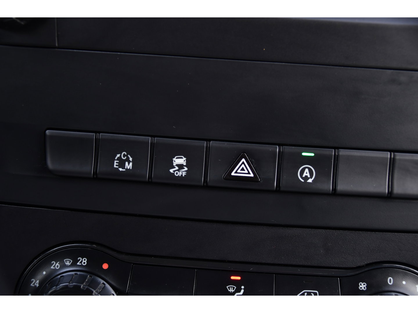 Mercedes-Benz Vito 116 CDI L2 Black Edition Camera, Cruise, LED, 164pk, Trekhaak, Leder, Multimedia, Automaat, Sensoren, Uniek!