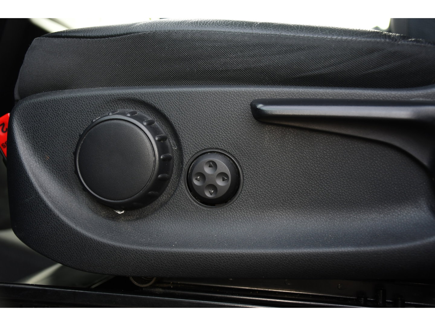 Mercedes-Benz Vito 116 CDI L2 Black Edition Camera, Cruise, LED, 164pk, Trekhaak, Leder, Multimedia, Automaat, Sensoren, Uniek!
