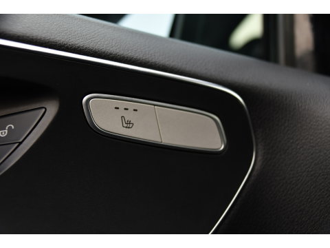 Mercedes-Benz Vito 116 CDI L2 Black Edition Camera, Cruise, LED, 164pk, Trekhaak, Leder, Multimedia, Automaat, Sensoren, Uniek!