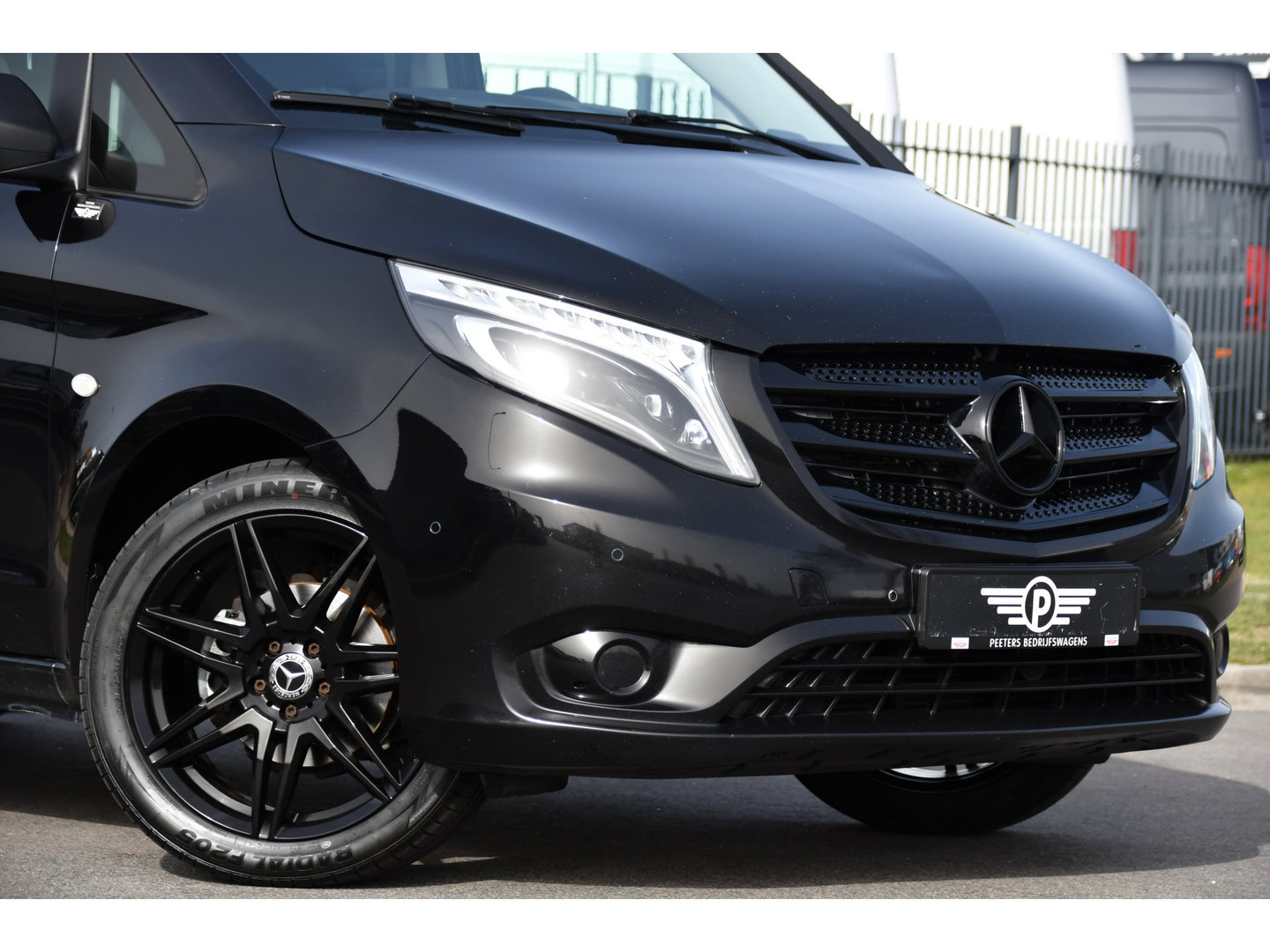 Mercedes-Benz Vito 116 CDI L2 Black Edition Camera, Cruise, LED, 164pk, Trekhaak, Leder, Multimedia, Automaat, Sensoren, Uniek!