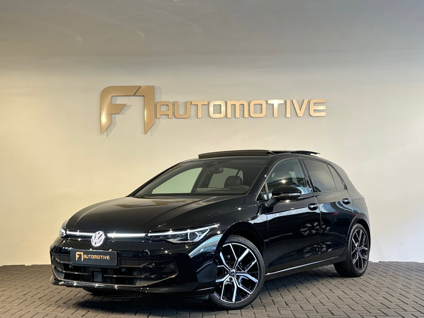 Volkswagen Golf 1.5 eTSI R-Line Edition Pano|Sfeer|IQ|HuD