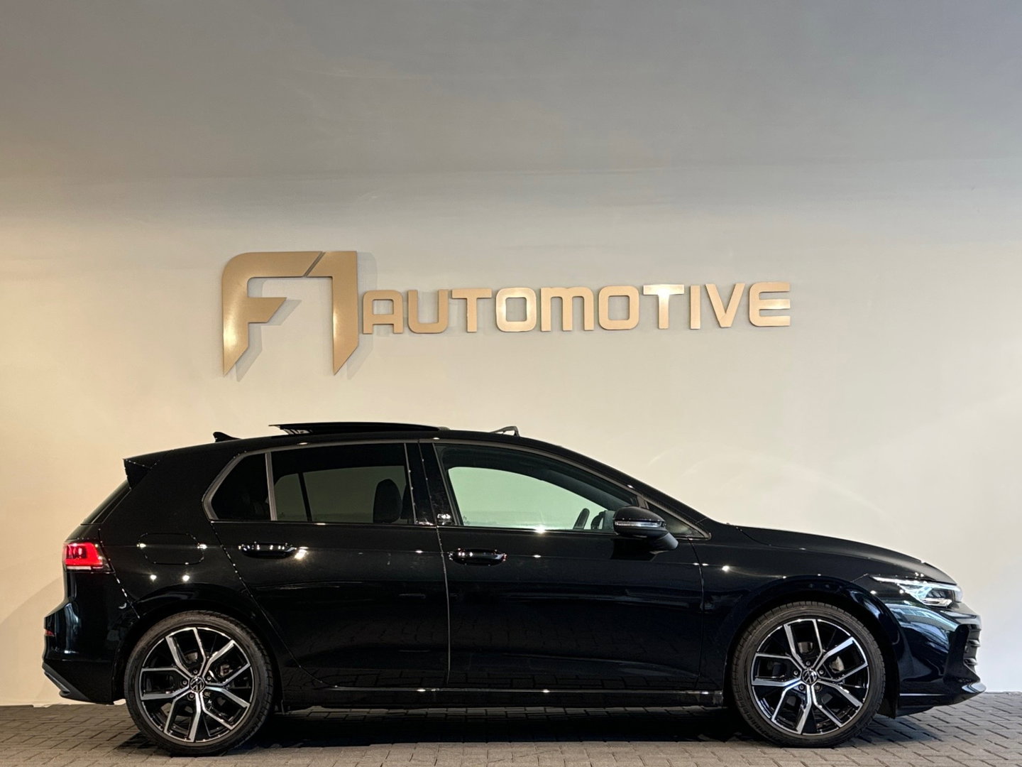 Volkswagen Golf 1.5 eTSI R-Line Edition Pano|Sfeer|IQ|HuD