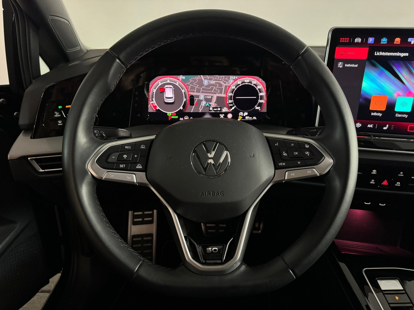 Volkswagen Golf 1.5 eTSI R-Line Edition Pano|Sfeer|IQ|HuD