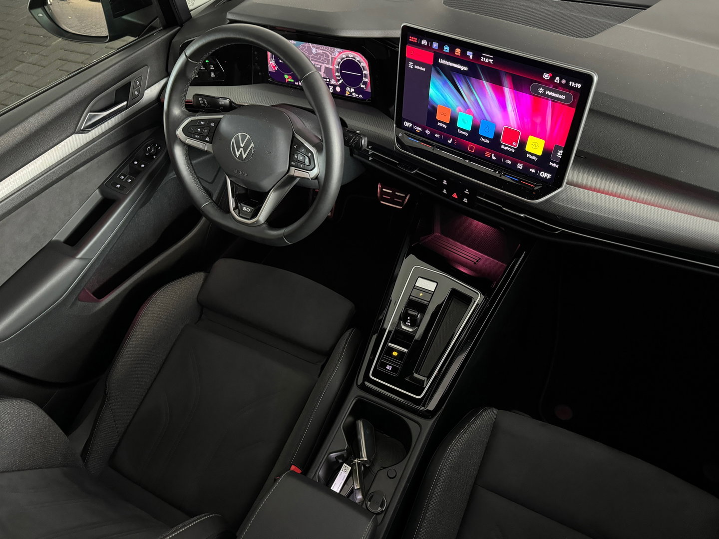 Volkswagen Golf 1.5 eTSI R-Line Edition Pano|Sfeer|IQ|HuD