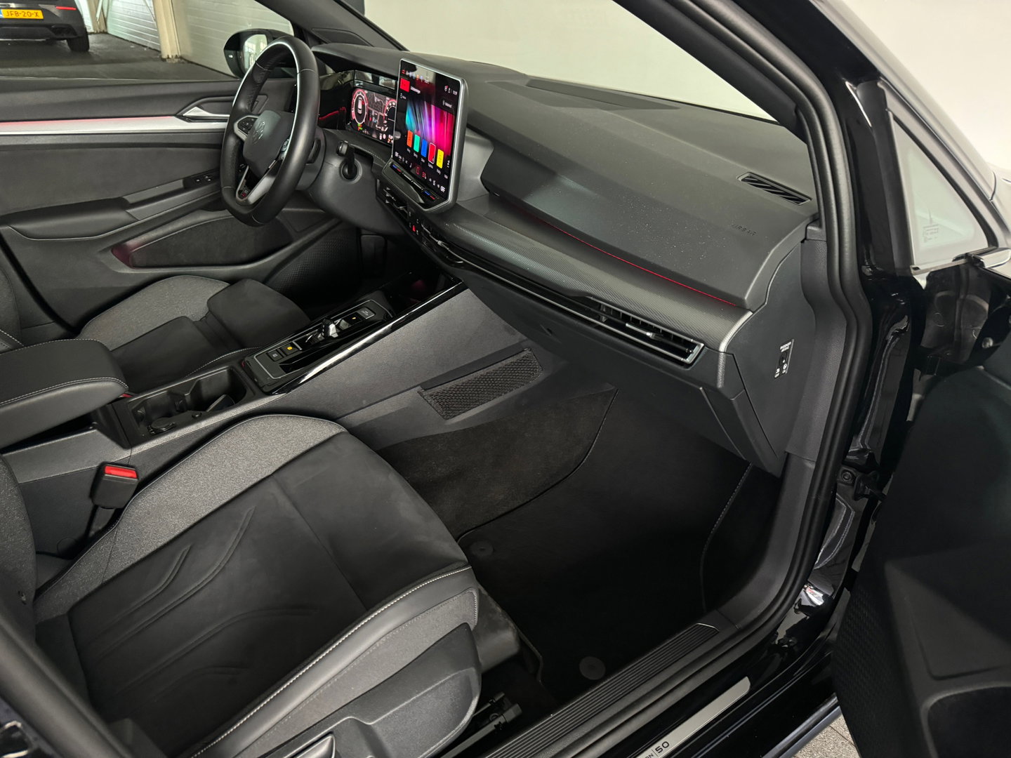 Volkswagen Golf 1.5 eTSI R-Line Edition Pano|Sfeer|IQ|HuD
