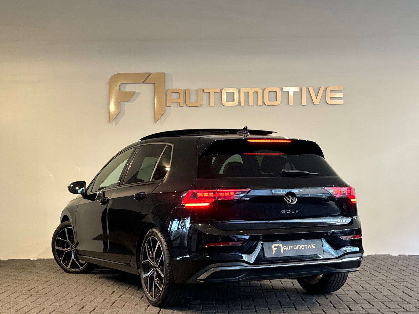 Volkswagen Golf 1.5 eTSI R-Line Edition Pano|Sfeer|IQ|HuD