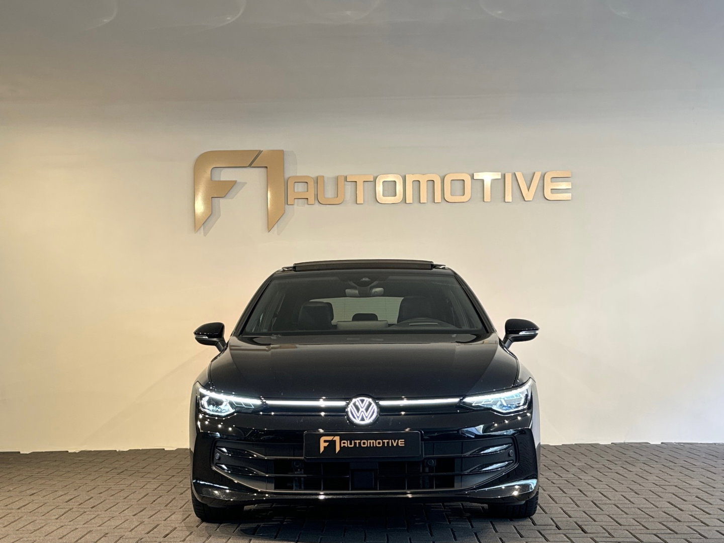 Volkswagen Golf 1.5 eTSI R-Line Edition Pano|Sfeer|IQ|HuD