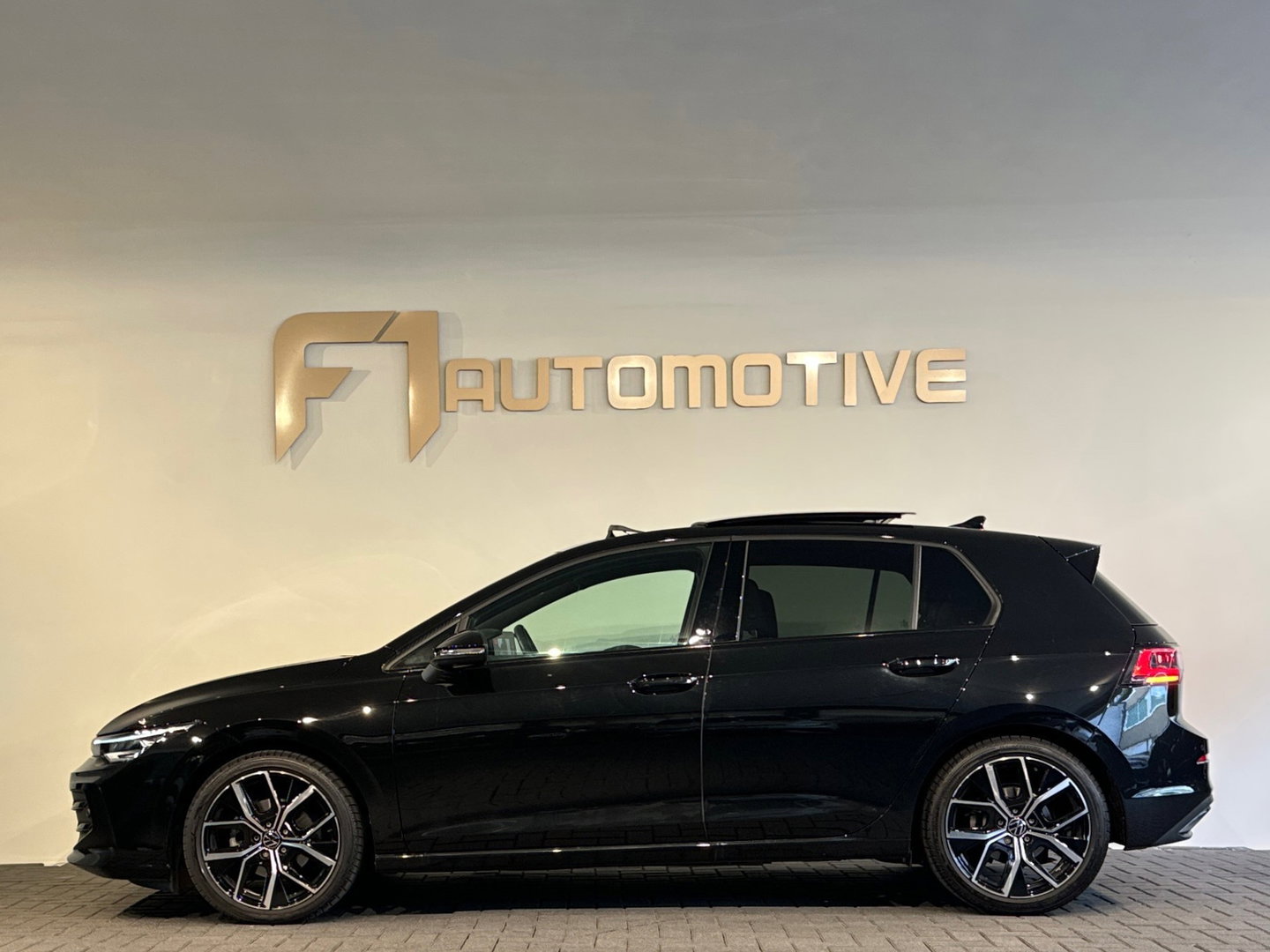 Volkswagen Golf 1.5 eTSI R-Line Edition Pano|Sfeer|IQ|HuD