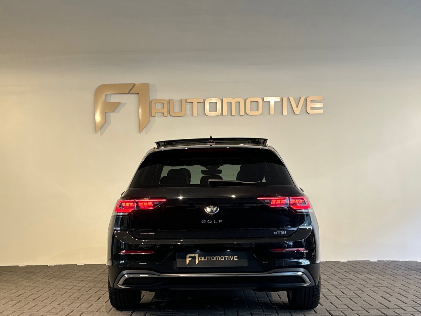 Volkswagen Golf 1.5 eTSI R-Line Edition Pano|Sfeer|IQ|HuD