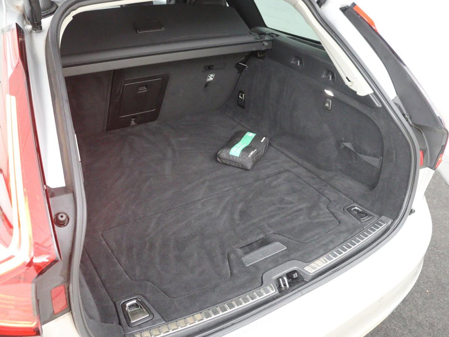 Volvo V90 2.0 T6 Plug In AWD Inscription | SOH 97% | Panoramadak | Head-Up | Leder | Harman/Kardon | 20'' | 360 Camera | Stoelverwarming | Carplay | Full LED | Stuurverwarming | PHEV