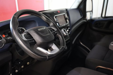 Iveco Daily 35C18H 3.0 AUTOMAAT TREKHAAK OPEN LAADBAK