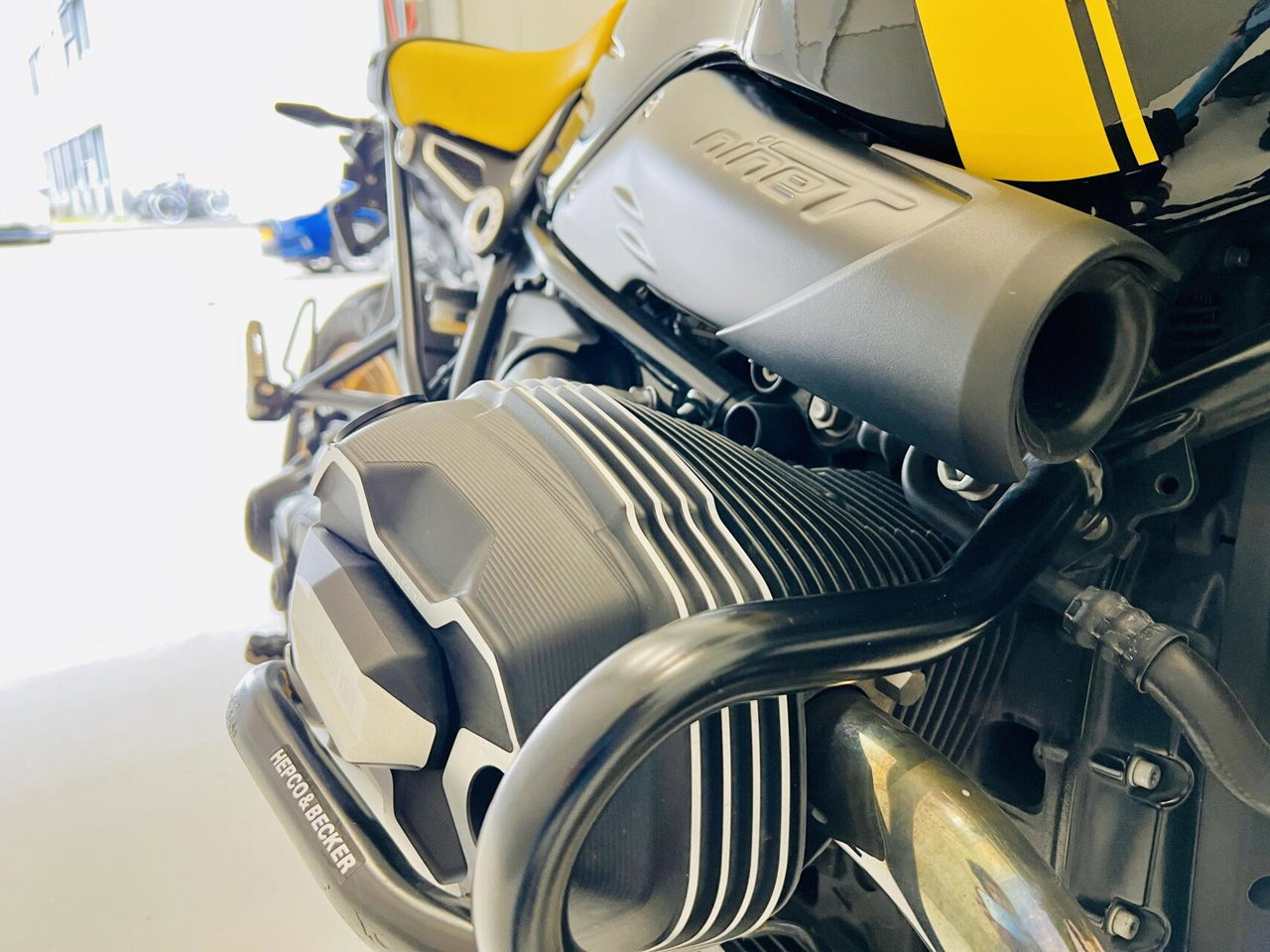 BMW R nineT