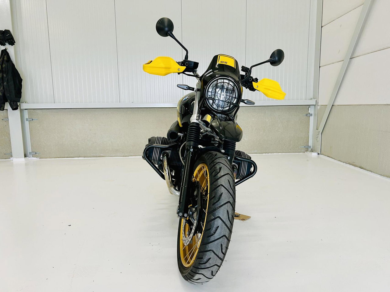 BMW R nineT