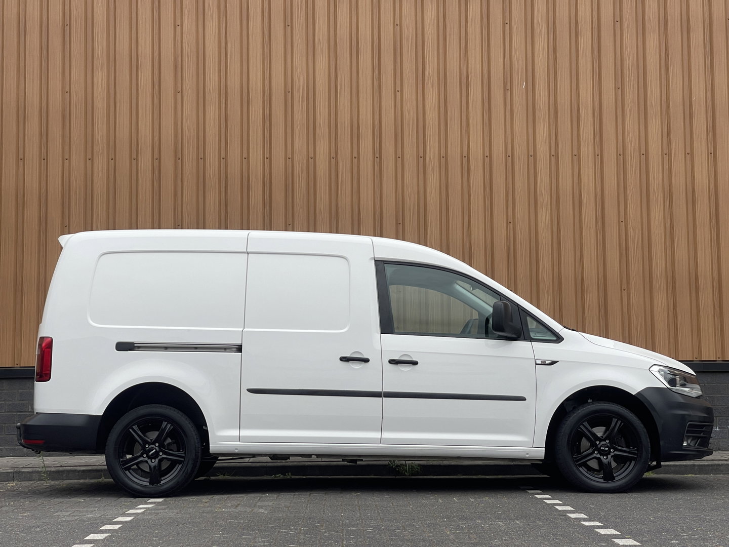 Volkswagen Caddy Maxi 2.0 TDI L2H1 BMT Highline | Cruise Control | Euro 6 | Parkeersensoren Achter | Bluetooth | Omvormer | Trekhaak | Airconditioning |