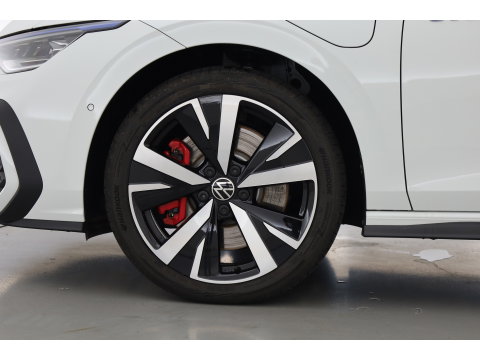 Volkswagen Golf 1.5 eHybrid GTE | 360cam | Adapt. Cruise | 18'' | IQ. Light | Stoel- Stuurverw. | Apple CarPlay
