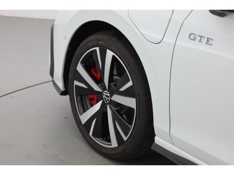 Volkswagen Golf 1.5 eHybrid GTE | 360cam | Adapt. Cruise | 18'' | IQ. Light | Stoel- Stuurverw. | Apple CarPlay