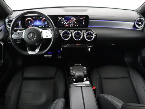 Mercedes-Benz CLA-Klasse Shooting Brake 250 e AMG Line | SOH 92.9% | Trekhaak | Leder | Camera | Carplay | Park assist | Cruise control | Sfeerverlichting | Stoelverwarming | Full LED | Climate control |