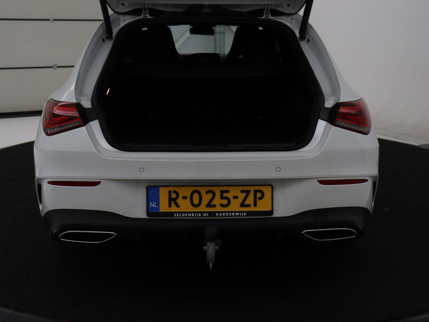 Mercedes-Benz CLA-Klasse Shooting Brake 250 e AMG Line | SOH 92.9% | Trekhaak | Leder | Camera | Carplay | Park assist | Cruise control | Sfeerverlichting | Stoelverwarming | Full LED | Climate control |
