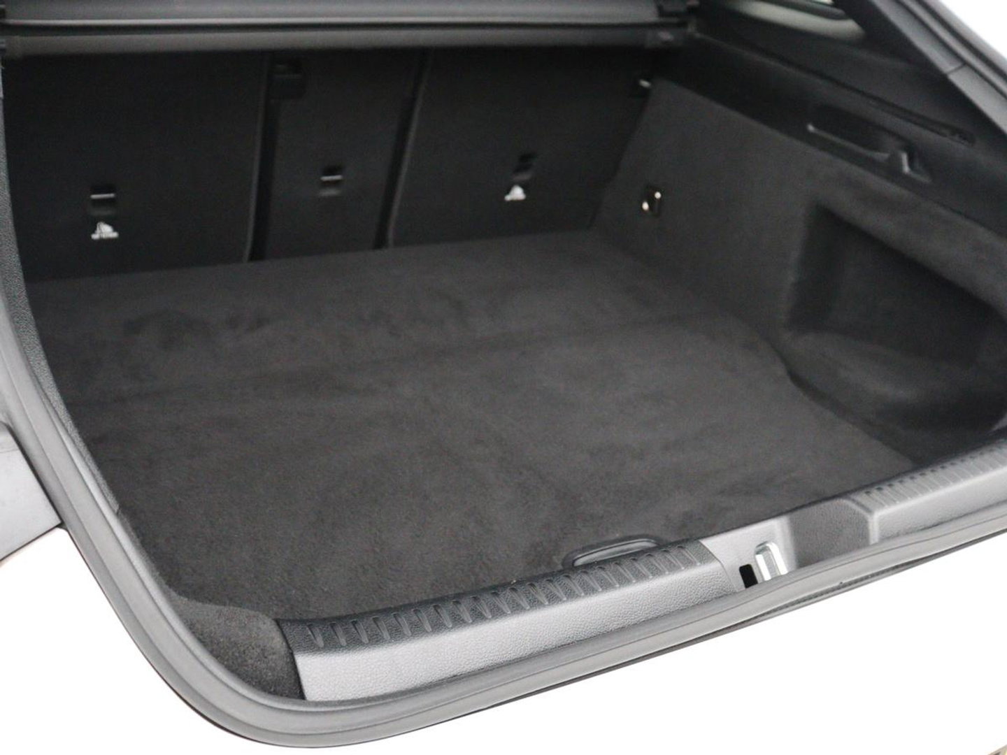 Mercedes-Benz CLA-Klasse Shooting Brake 250 e AMG Line | SOH 92.9% | Trekhaak | Leder | Camera | Carplay | Park assist | Cruise control | Sfeerverlichting | Stoelverwarming | Full LED | Climate control |