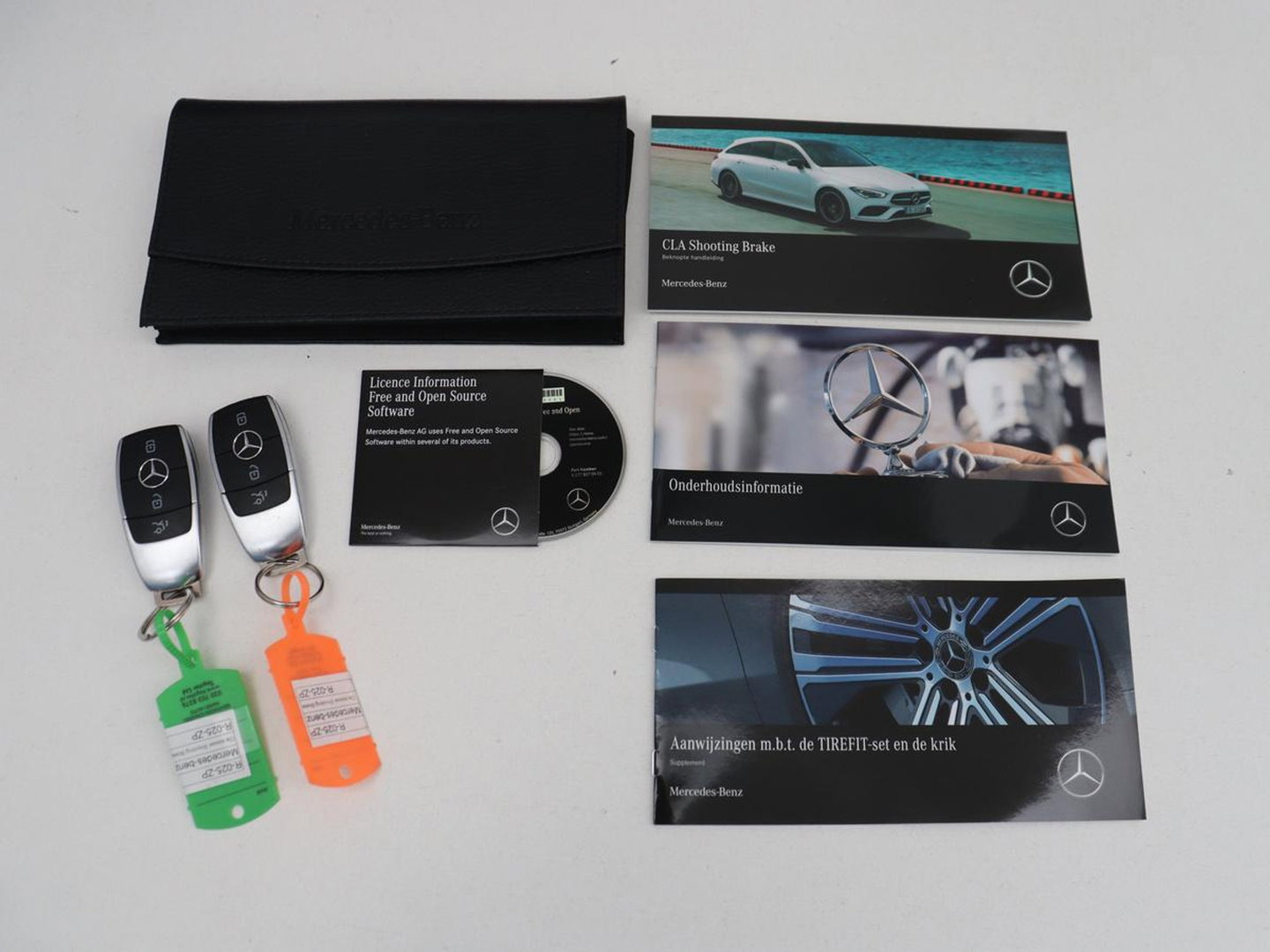 Mercedes-Benz CLA-Klasse Shooting Brake 250 e AMG Line | SOH 92.9% | Trekhaak | Leder | Camera | Carplay | Park assist | Cruise control | Sfeerverlichting | Stoelverwarming | Full LED | Climate control |