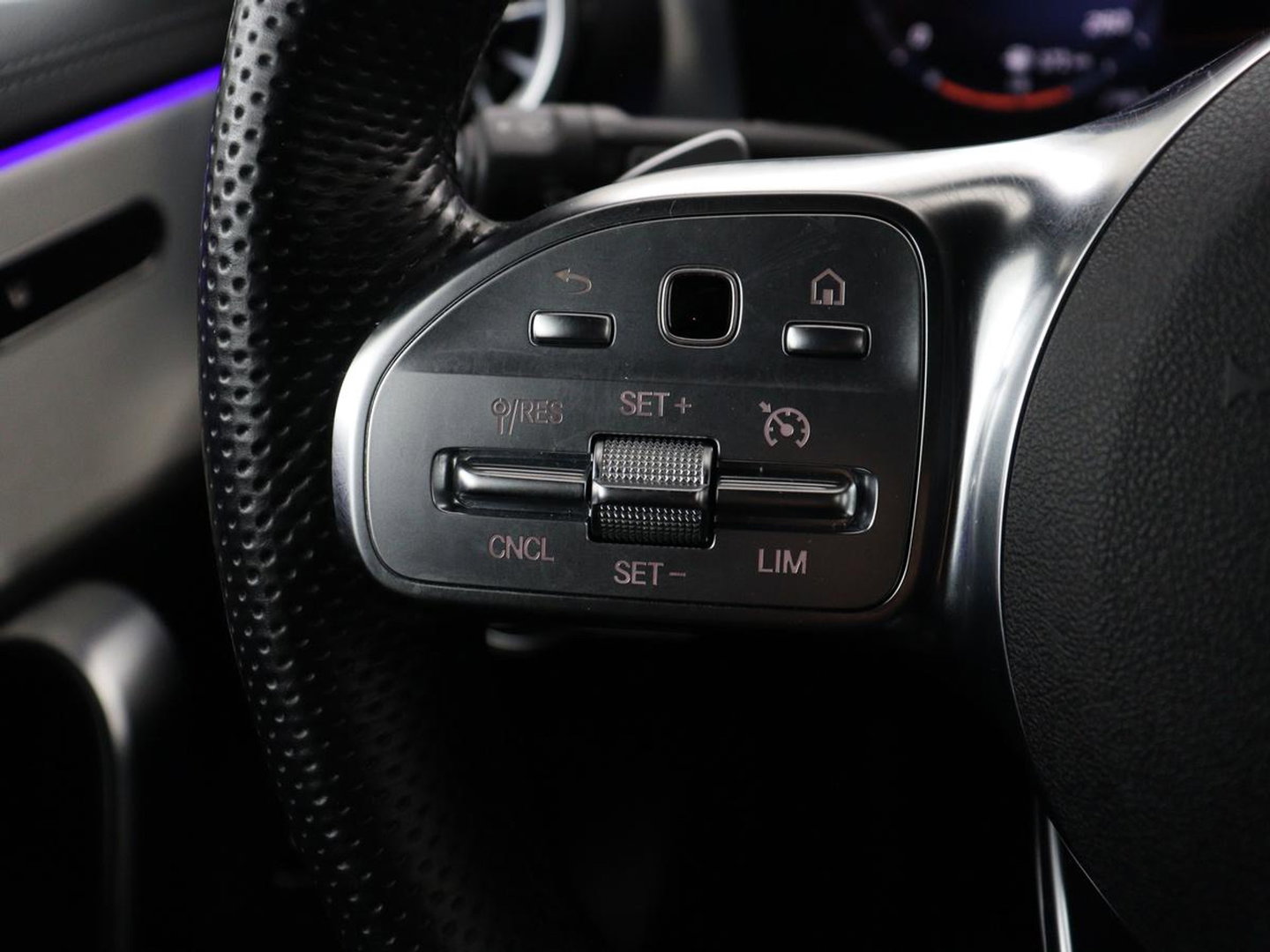 Mercedes-Benz CLA-Klasse Shooting Brake 250 e AMG Line | SOH 92.9% | Trekhaak | Leder | Camera | Carplay | Park assist | Cruise control | Sfeerverlichting | Stoelverwarming | Full LED | Climate control |