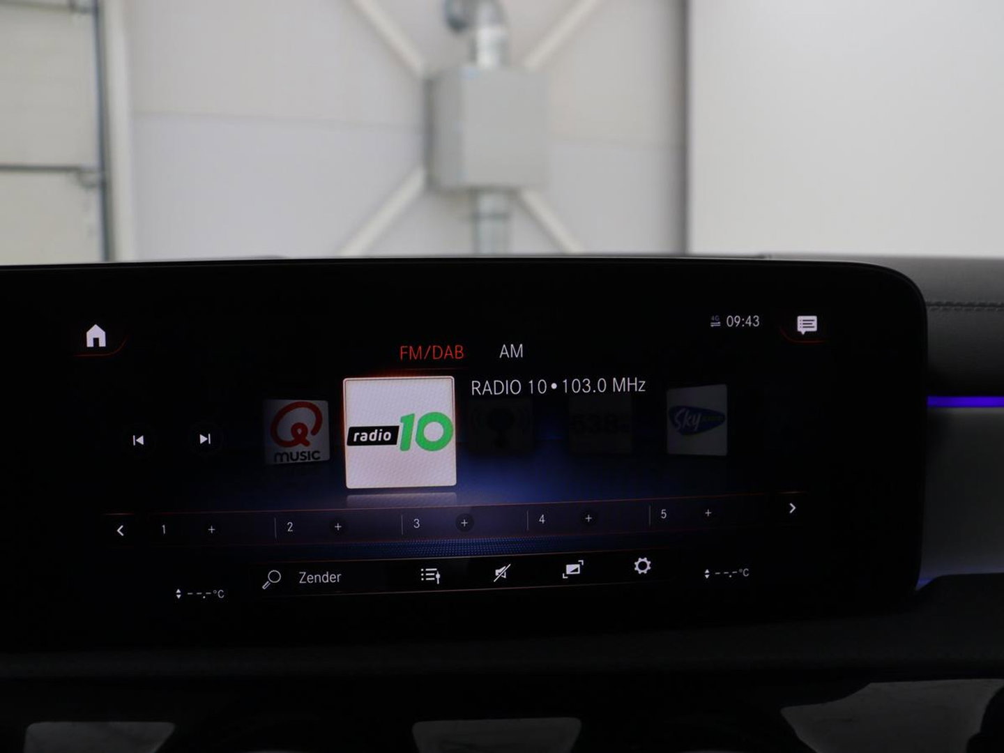 Mercedes-Benz CLA-Klasse Shooting Brake 250 e AMG Line | SOH 92.9% | Trekhaak | Leder | Camera | Carplay | Park assist | Cruise control | Sfeerverlichting | Stoelverwarming | Full LED | Climate control |