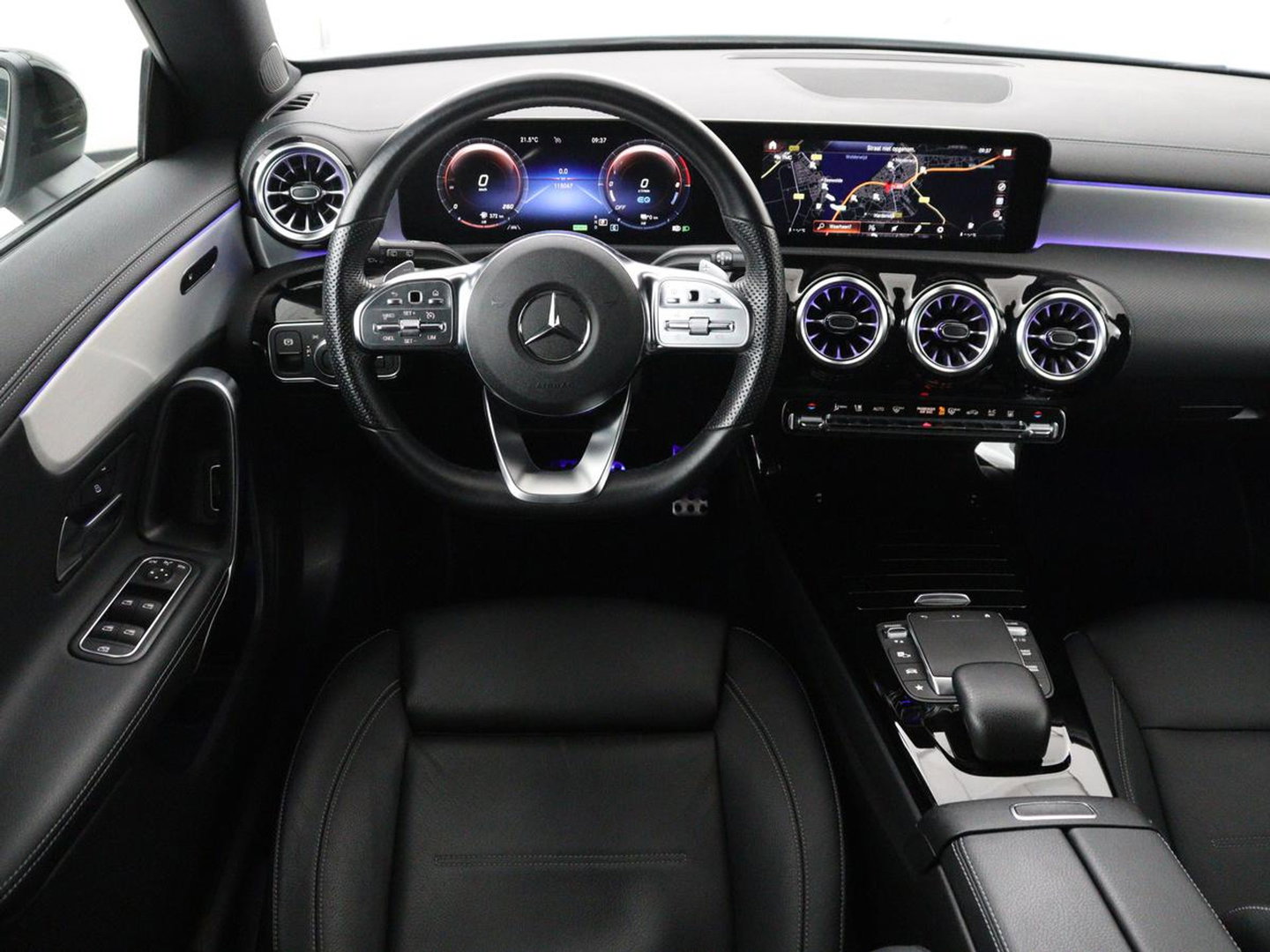 Mercedes-Benz CLA-Klasse Shooting Brake 250 e AMG Line | SOH 92.9% | Trekhaak | Leder | Camera | Carplay | Park assist | Cruise control | Sfeerverlichting | Stoelverwarming | Full LED | Climate control |