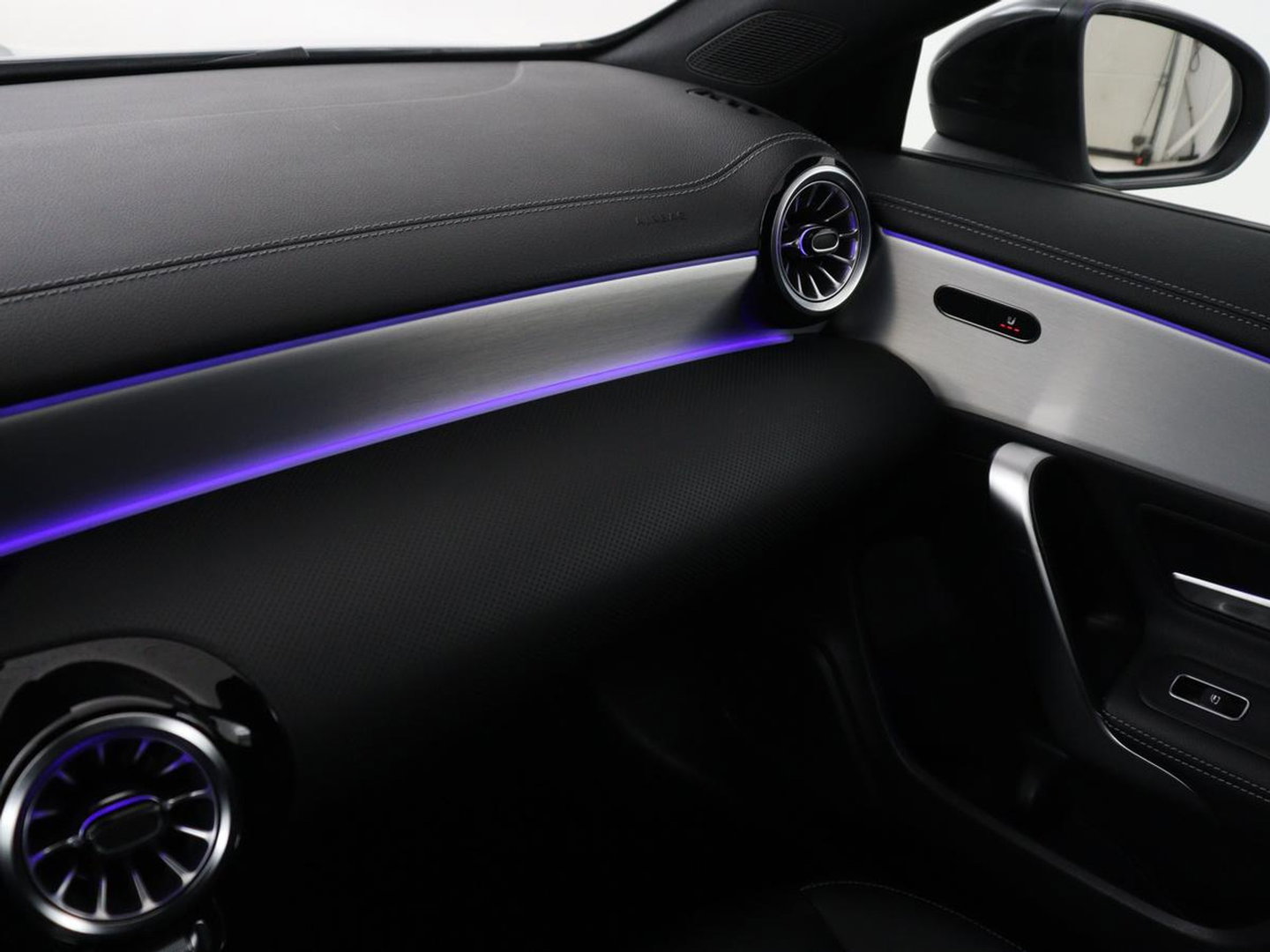 Mercedes-Benz CLA-Klasse Shooting Brake 250 e AMG Line | SOH 92.9% | Trekhaak | Leder | Camera | Carplay | Park assist | Cruise control | Sfeerverlichting | Stoelverwarming | Full LED | Climate control |