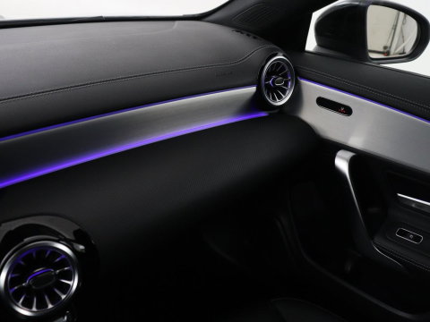 Mercedes-Benz CLA-Klasse Shooting Brake 250 e AMG Line | SOH 92.9% | Trekhaak | Leder | Camera | Carplay | Park assist | Cruise control | Sfeerverlichting | Stoelverwarming | Full LED | Climate control |