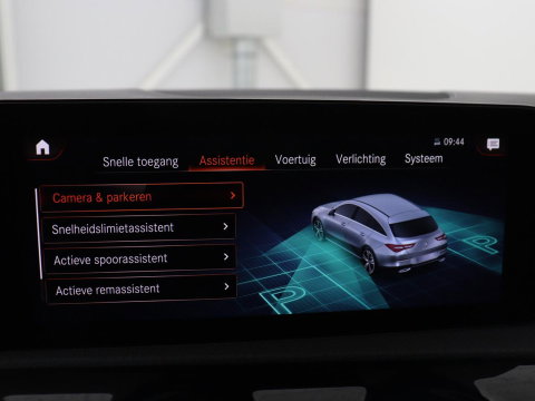 Mercedes-Benz CLA-Klasse Shooting Brake 250 e AMG Line | SOH 92.9% | Trekhaak | Leder | Camera | Carplay | Park assist | Cruise control | Sfeerverlichting | Stoelverwarming | Full LED | Climate control |