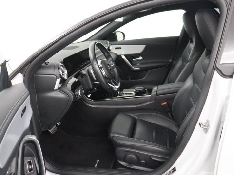 Mercedes-Benz CLA-Klasse Shooting Brake 250 e AMG Line | SOH 92.9% | Trekhaak | Leder | Camera | Carplay | Park assist | Cruise control | Sfeerverlichting | Stoelverwarming | Full LED | Climate control |