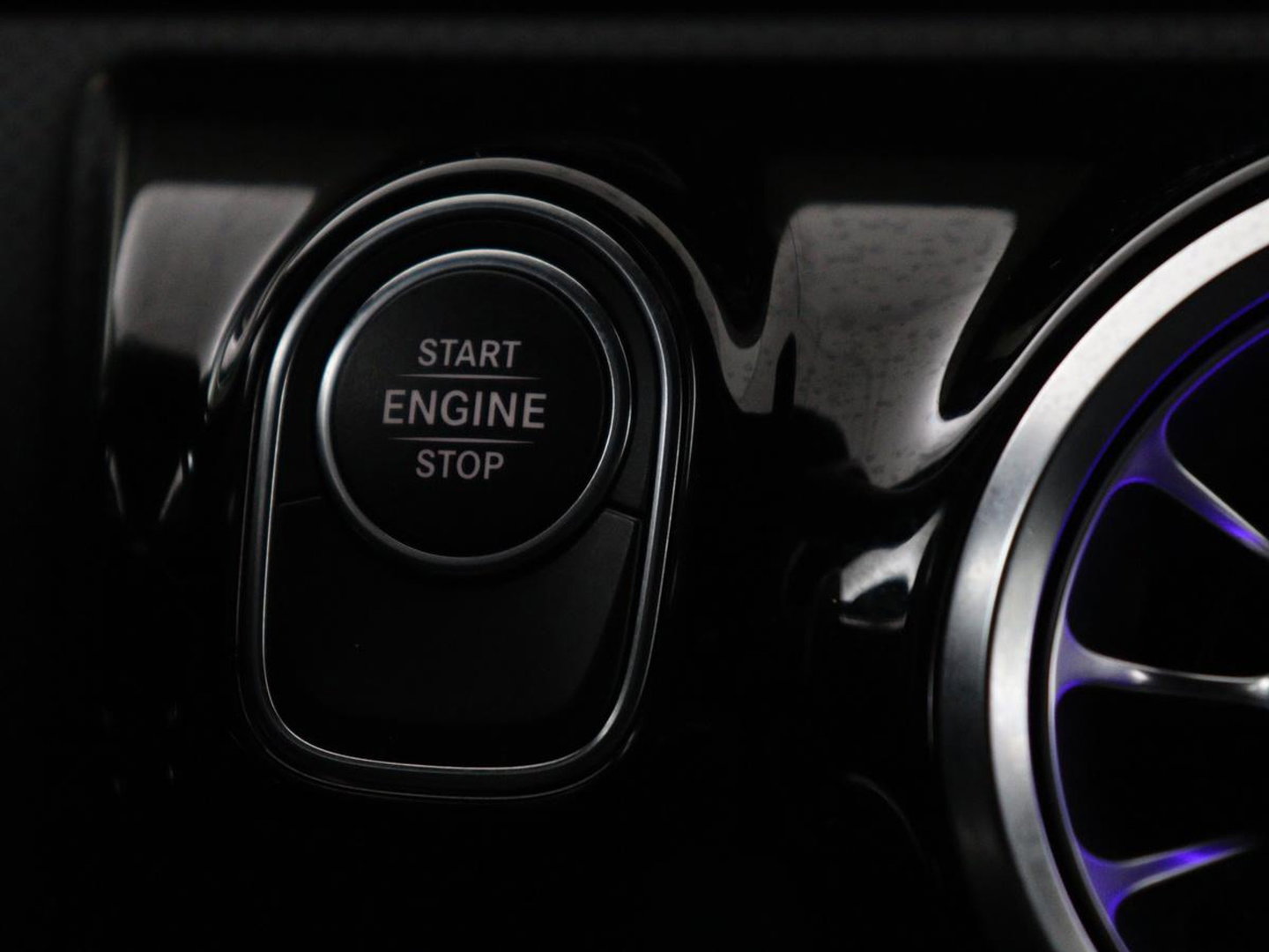 Mercedes-Benz CLA-Klasse Shooting Brake 250 e AMG Line | SOH 92.9% | Trekhaak | Leder | Camera | Carplay | Park assist | Cruise control | Sfeerverlichting | Stoelverwarming | Full LED | Climate control |